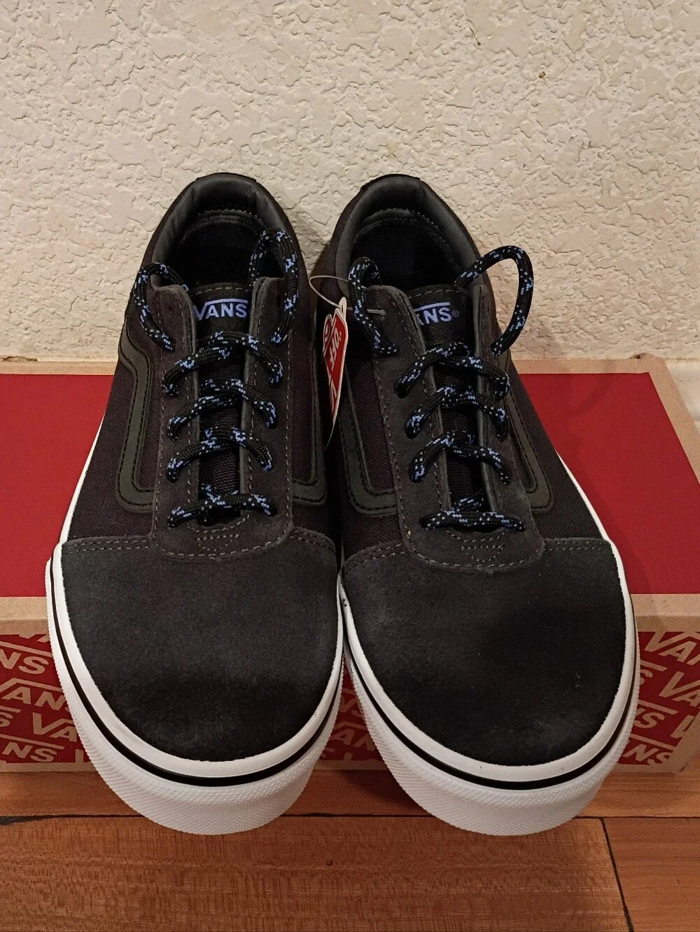 Vans - Picture 2 of 4